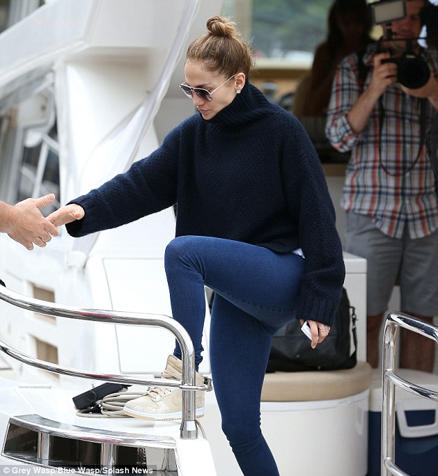 Jennifer Lopez - In Skinny Jeans Out and about in Sydney